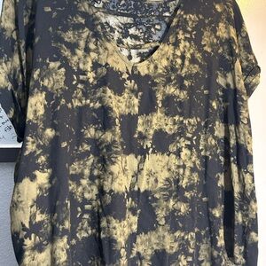 Rock & Republic Black and Gold Short Sleeve Tee